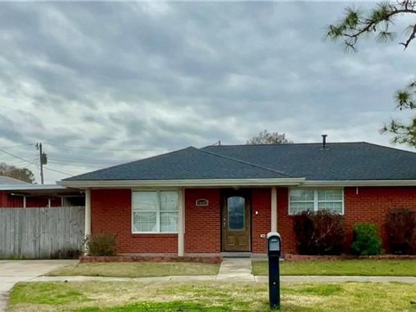 10002 CLAIBORNE Street , Violet, LA 70092