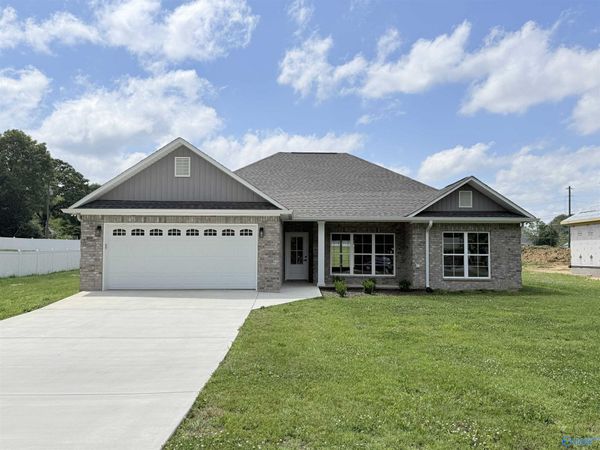 741 8th Street NE, Arab, AL 35016