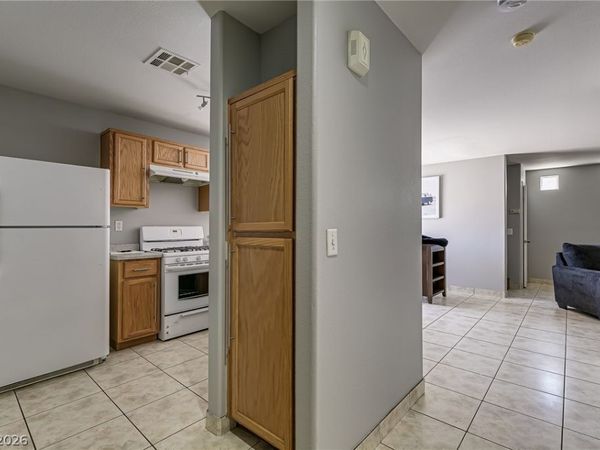 10010 Fragile Fields , Las Vegas, NV 89183