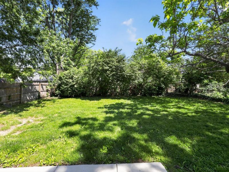8796 Balboa Drive, Springfield Twp., OH 45231 Photo 3