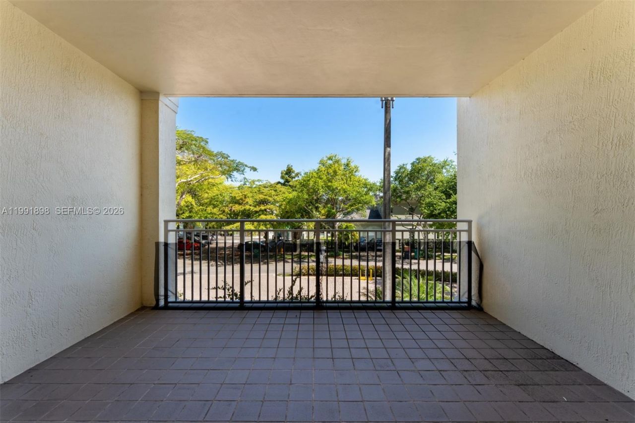 7588 SW 102nd St, Unit 203, Pinecrest, FL 33156 Photo