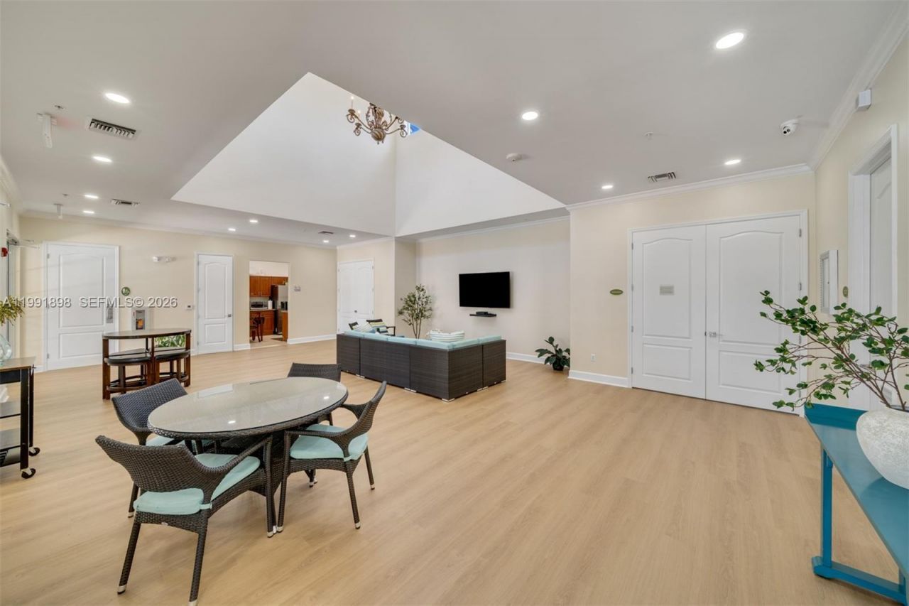 7588 SW 102nd St, Unit 203, Pinecrest, FL 33156 Photo