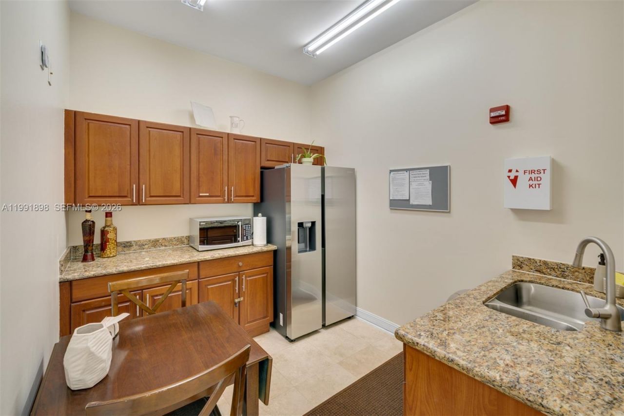 7588 SW 102nd St, Unit 203, Pinecrest, FL 33156 Photo