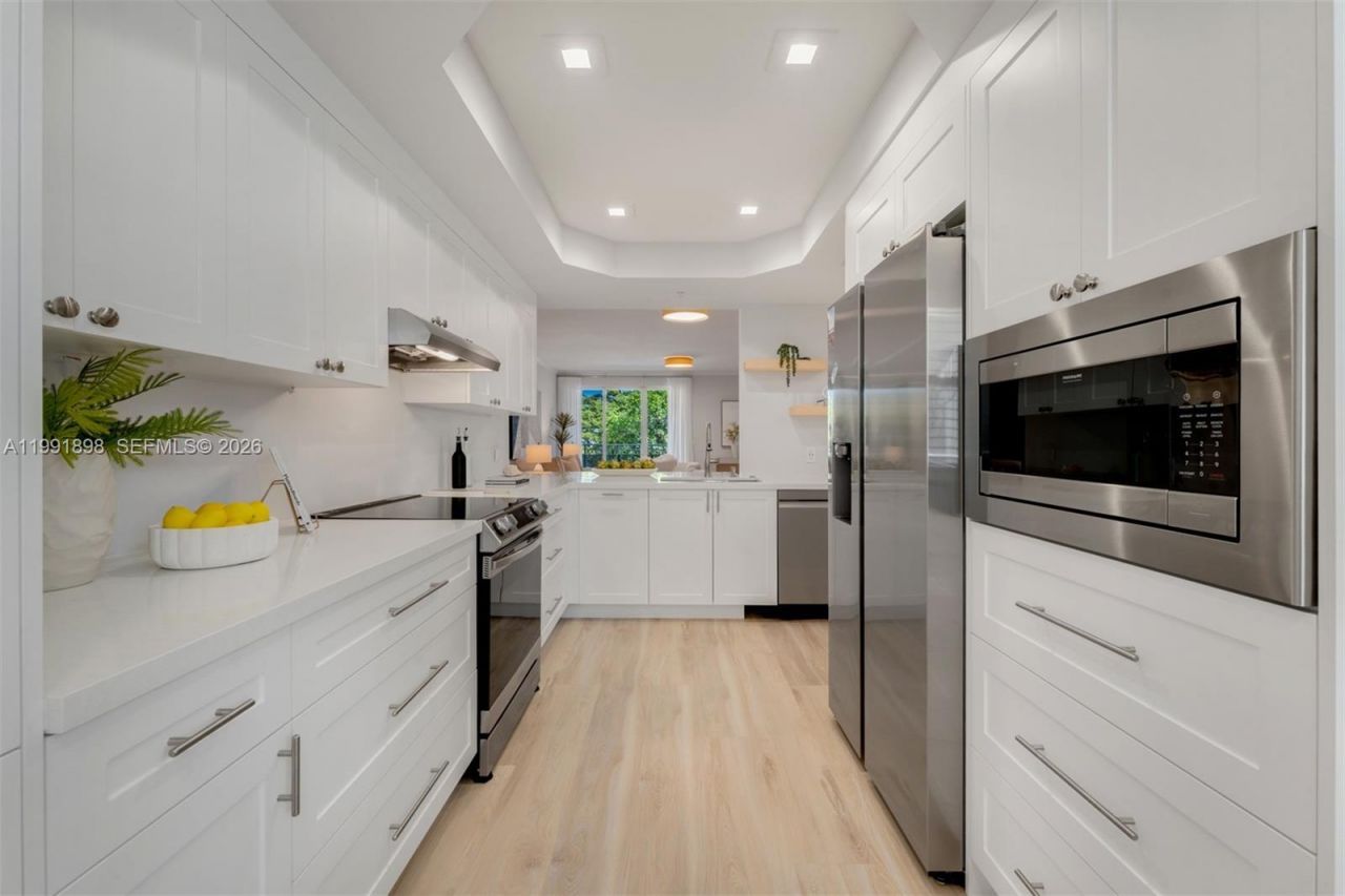 7588 SW 102nd St, Unit 203, Pinecrest, FL 33156 Photo