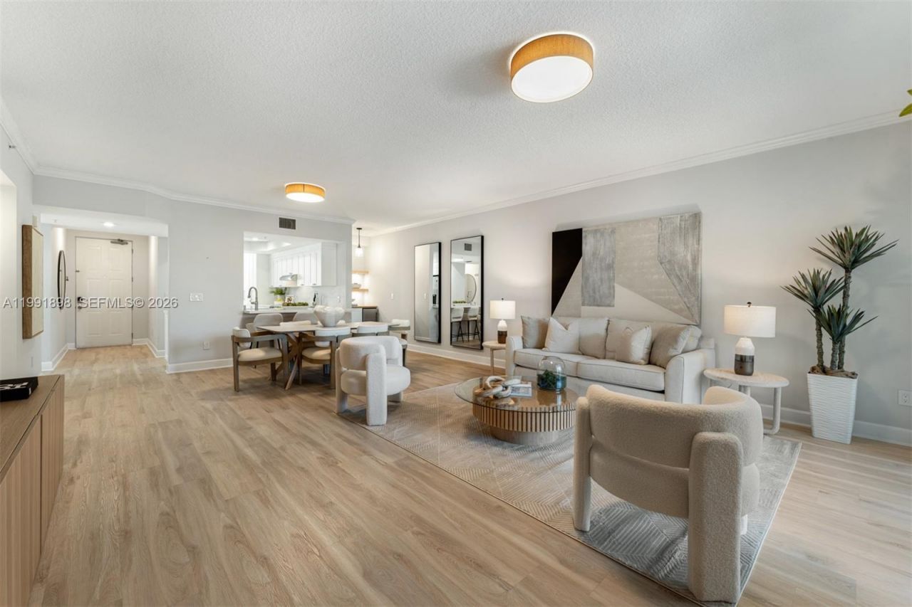 7588 SW 102nd St, Unit 203, Pinecrest, FL 33156 Photo