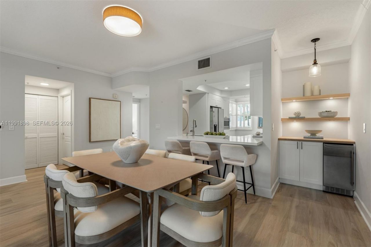 7588 SW 102nd St, Unit 203, Pinecrest, FL 33156 Photo
