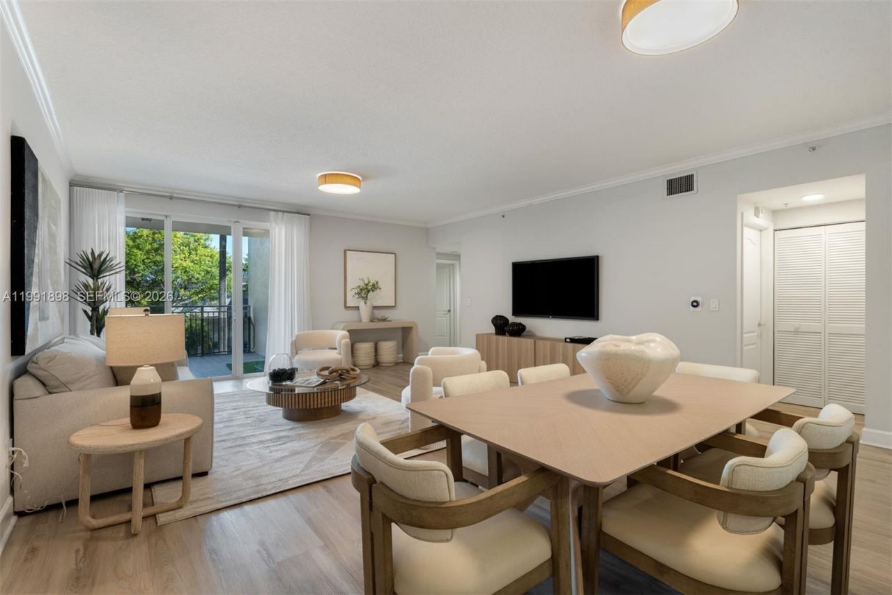 7588 SW 102nd St, Unit 203, Pinecrest, FL 33156 Photo