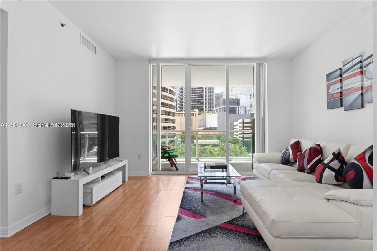 950 Brickell Bay Dr, Unit 501, Miami, FL 33131 Main Photo