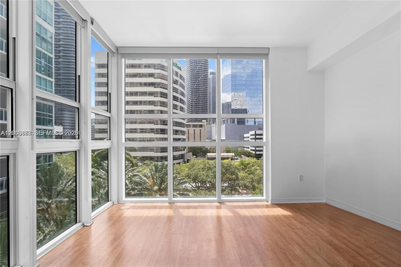 950 Brickell Bay Dr, Unit 501, Miami, FL 33131 Photo