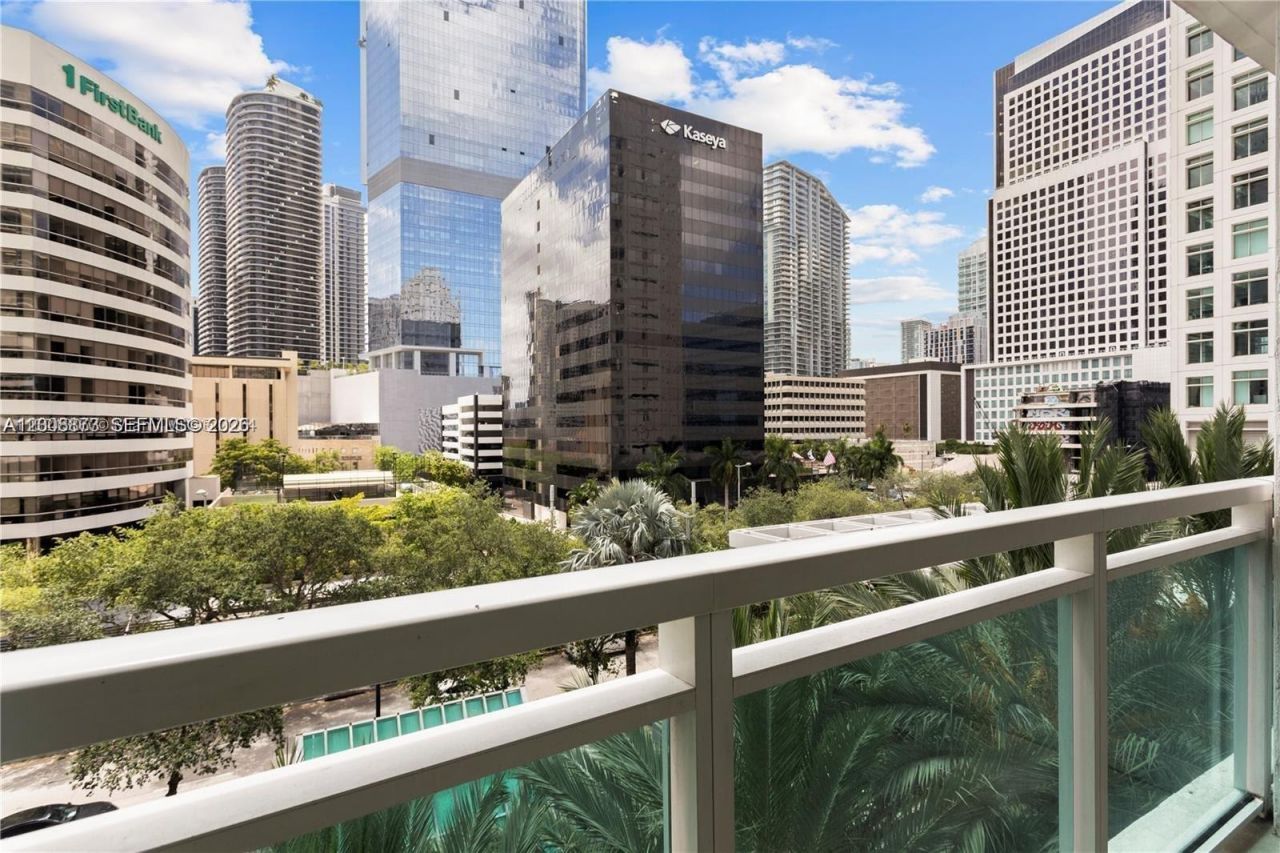 950 Brickell Bay Dr, Unit 501, Miami, FL 33131 Photo