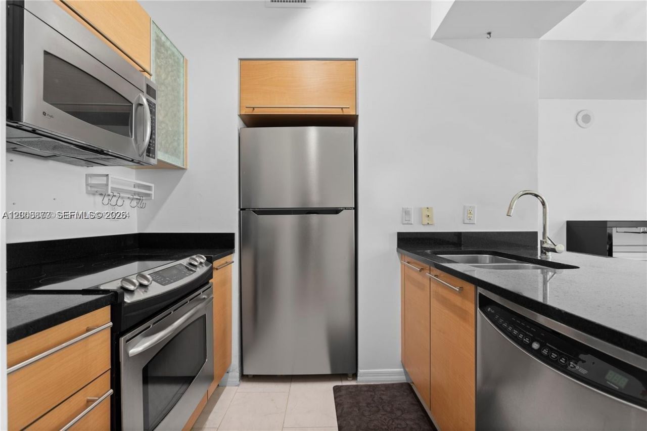 950 Brickell Bay Dr, Unit 501, Miami, FL 33131 Photo