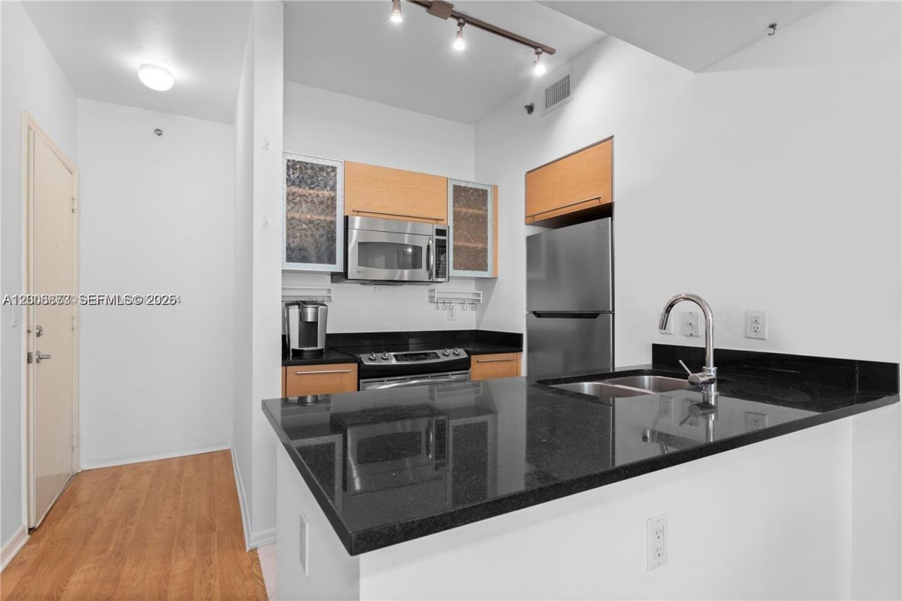 950 Brickell Bay Dr, Unit 501, Miami, FL 33131 Photo