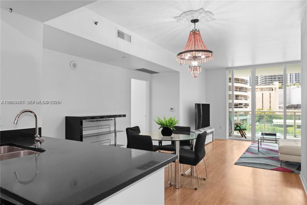 950 Brickell Bay Dr, Unit 501, Miami, FL 33131 Photo