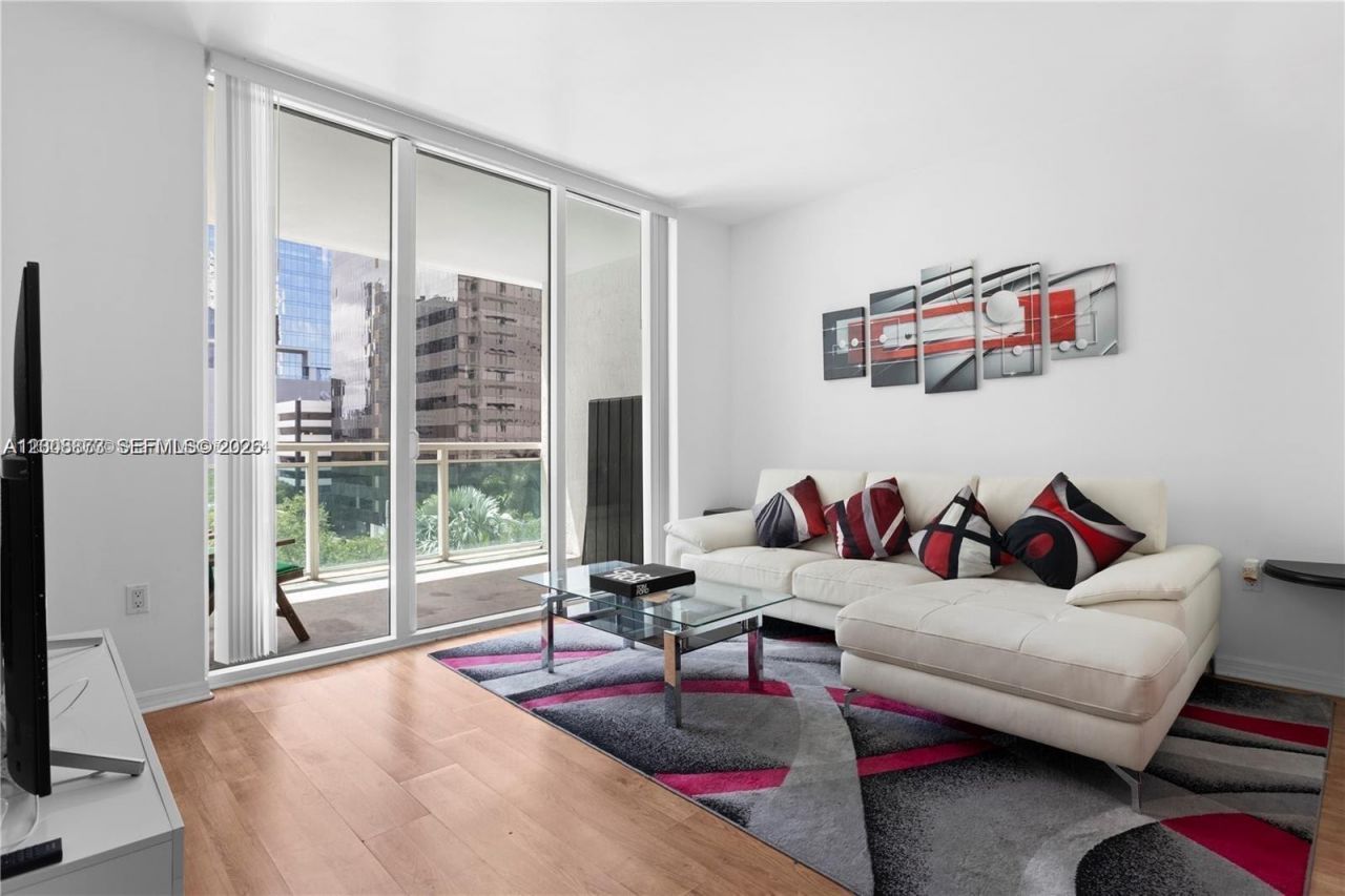 950 Brickell Bay Dr, Unit 501, Miami, FL 33131 Photo