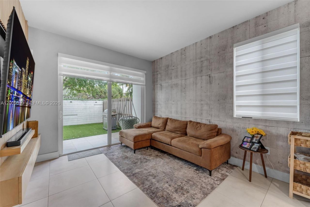 7234 NW 103rd Path, Doral, FL 33178 Photo