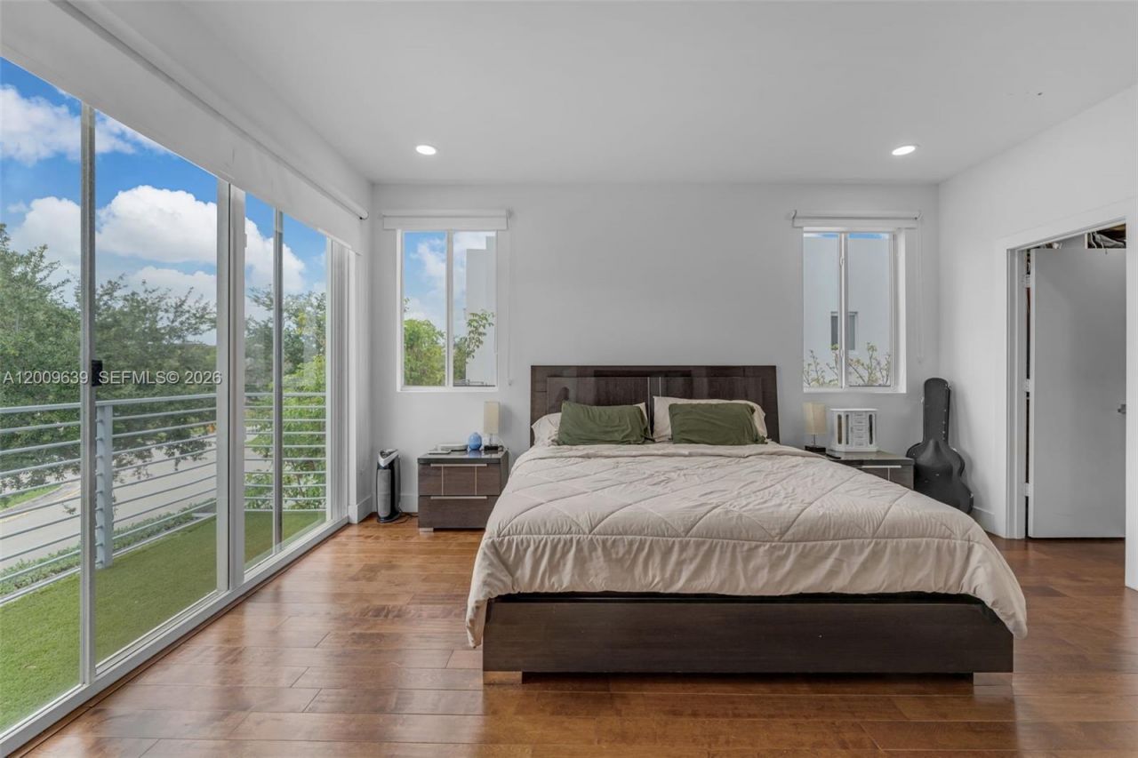 7234 NW 103rd Path, Doral, FL 33178 Photo