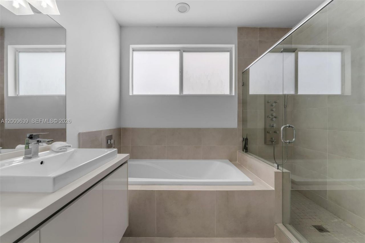 7234 NW 103rd Path, Doral, FL 33178 Photo