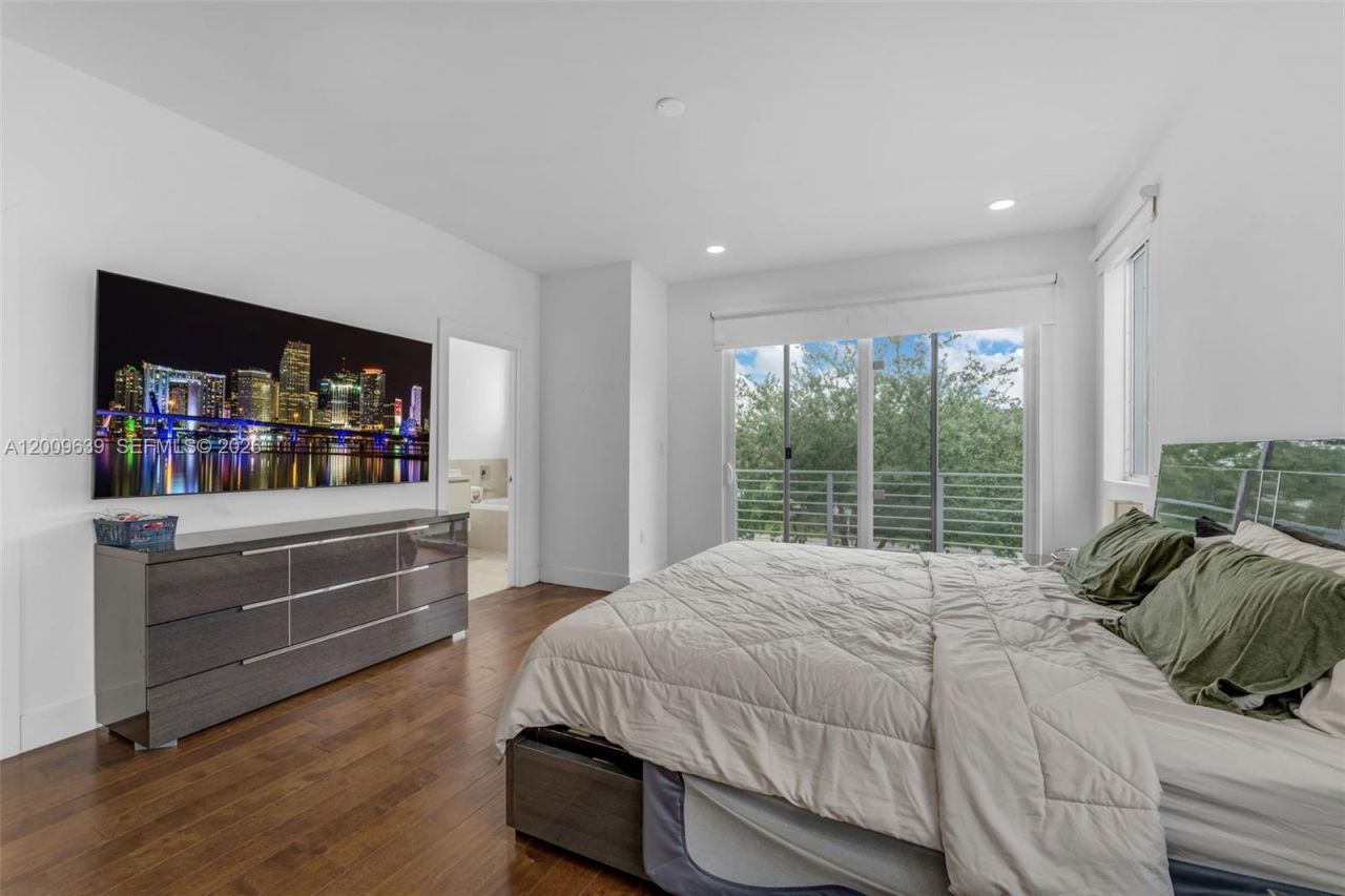 7234 NW 103rd Path, Doral, FL 33178 Photo