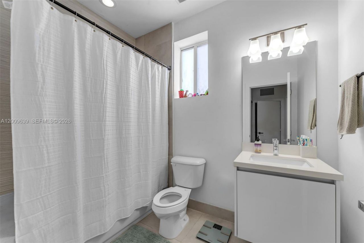 7234 NW 103rd Path, Doral, FL 33178 Photo