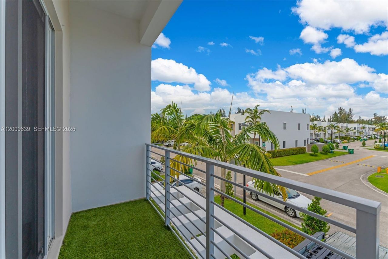 7234 NW 103rd Path, Doral, FL 33178 Photo
