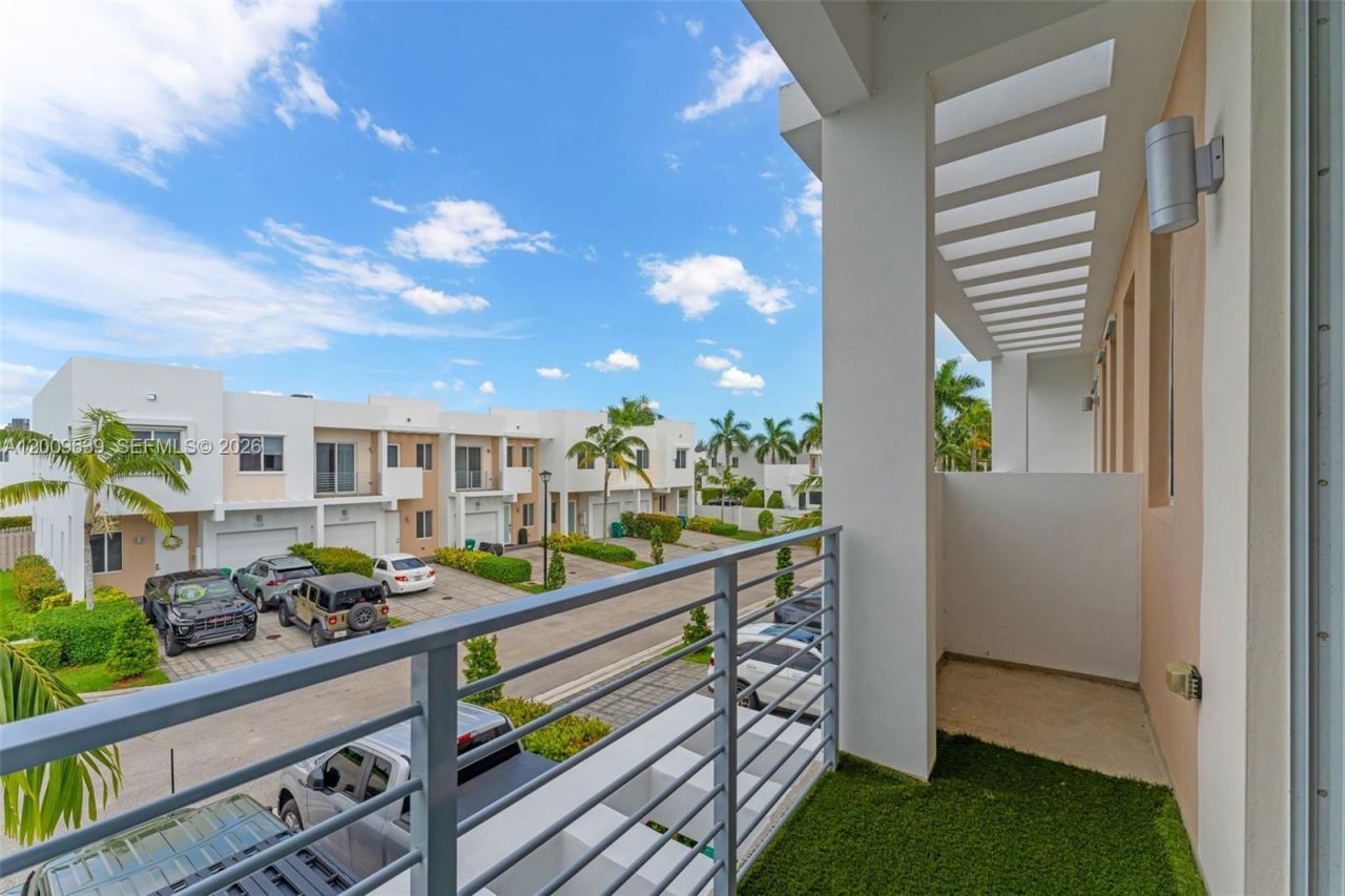 7234 NW 103rd Path, Doral, FL 33178 Photo