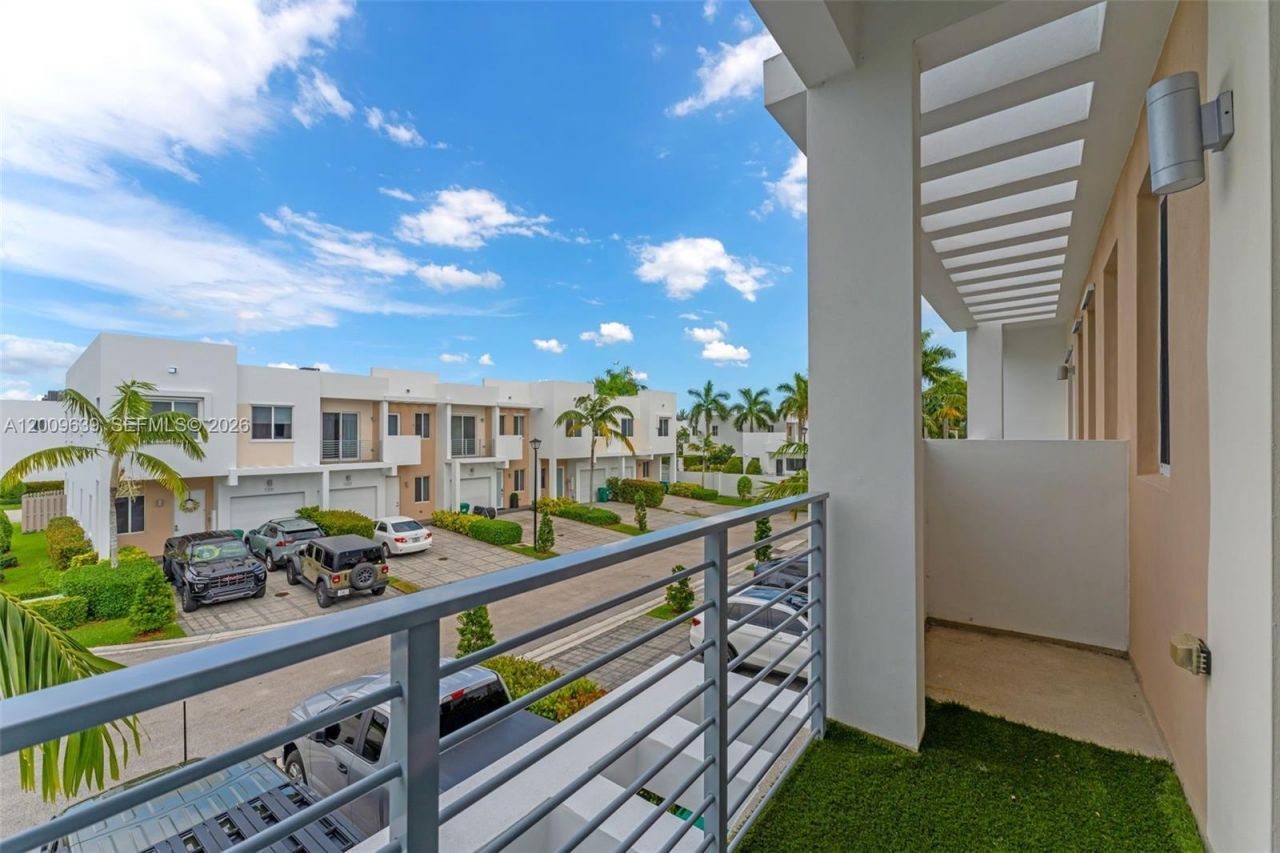 7234 NW 103rd Path, Doral, FL 33178 Photo