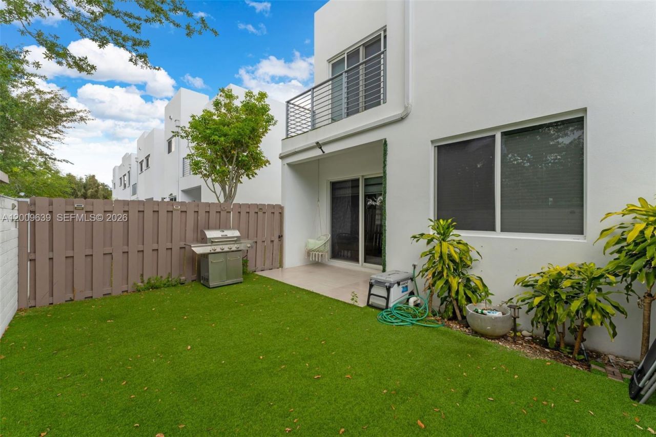7234 NW 103rd Path, Doral, FL 33178 Photo