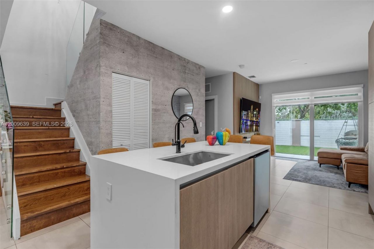 7234 NW 103rd Path, Doral, FL 33178 Photo