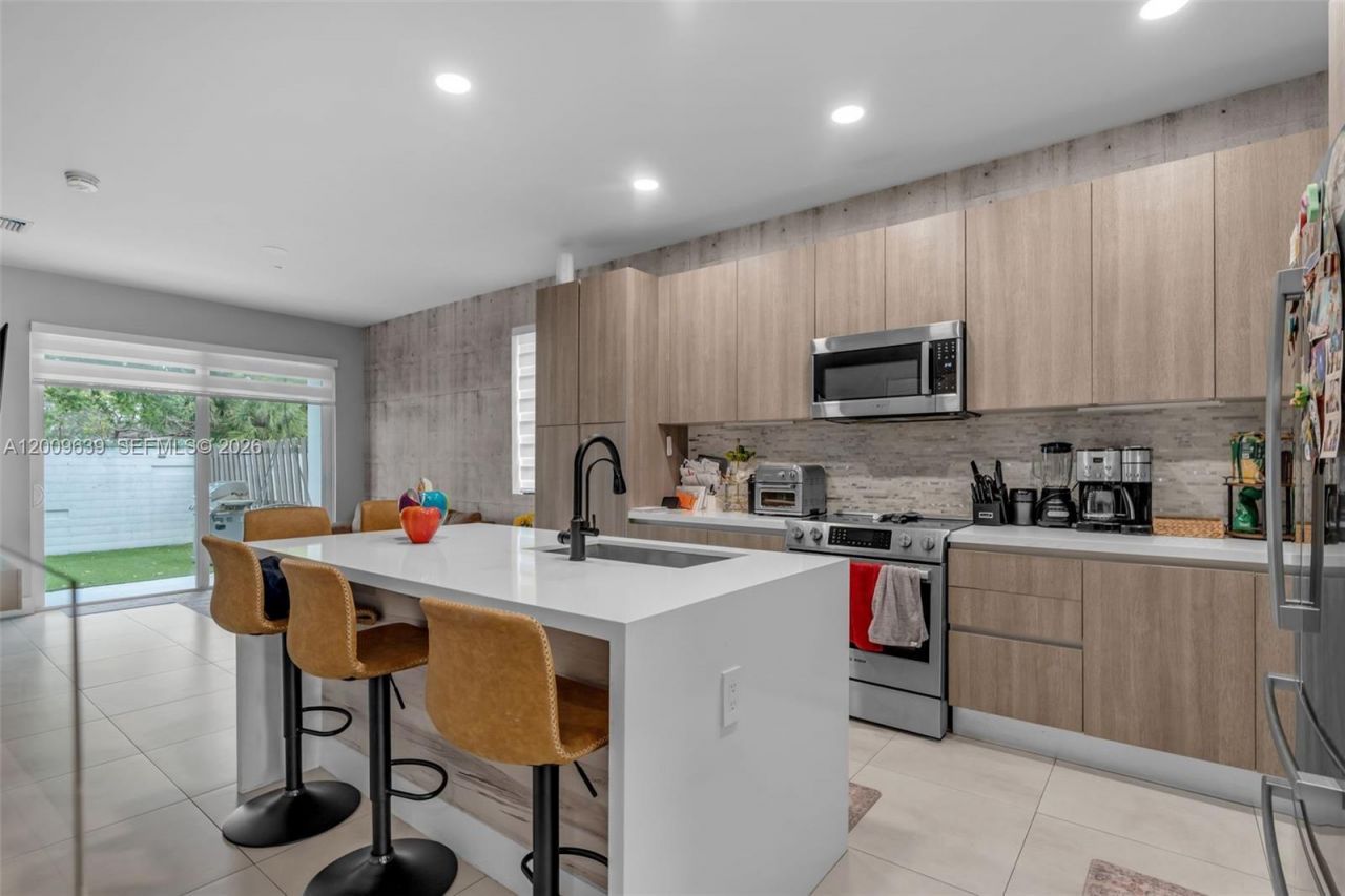 7234 NW 103rd Path, Doral, FL 33178 Photo