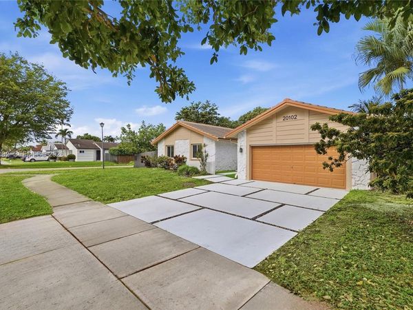 20102 NW 62nd Ave , Hialeah, FL 33015