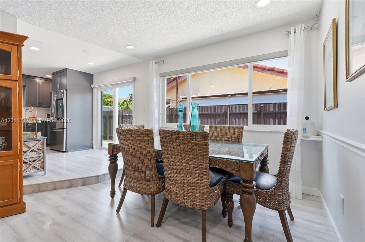20102 NW 62nd Ave , Hialeah, FL 33015 Photo