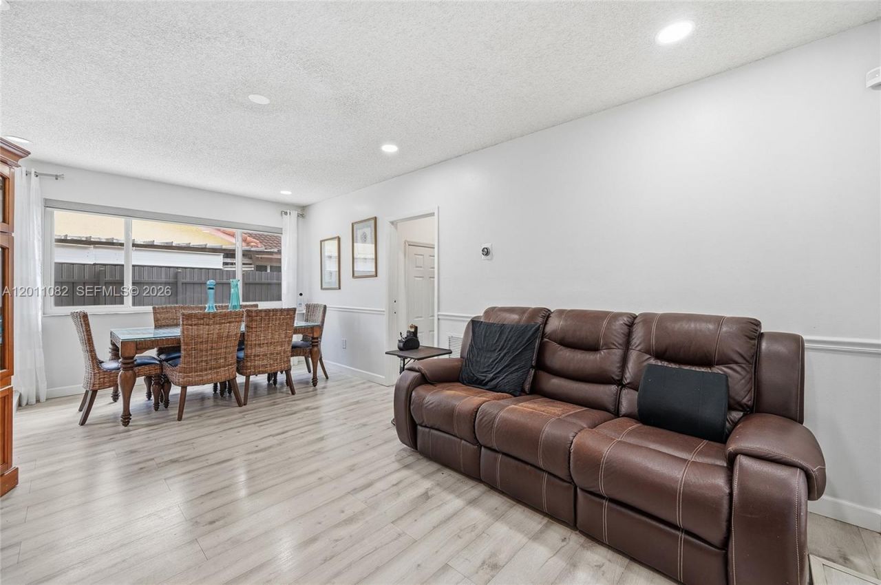 20102 NW 62nd Ave , Hialeah, FL 33015 Photo