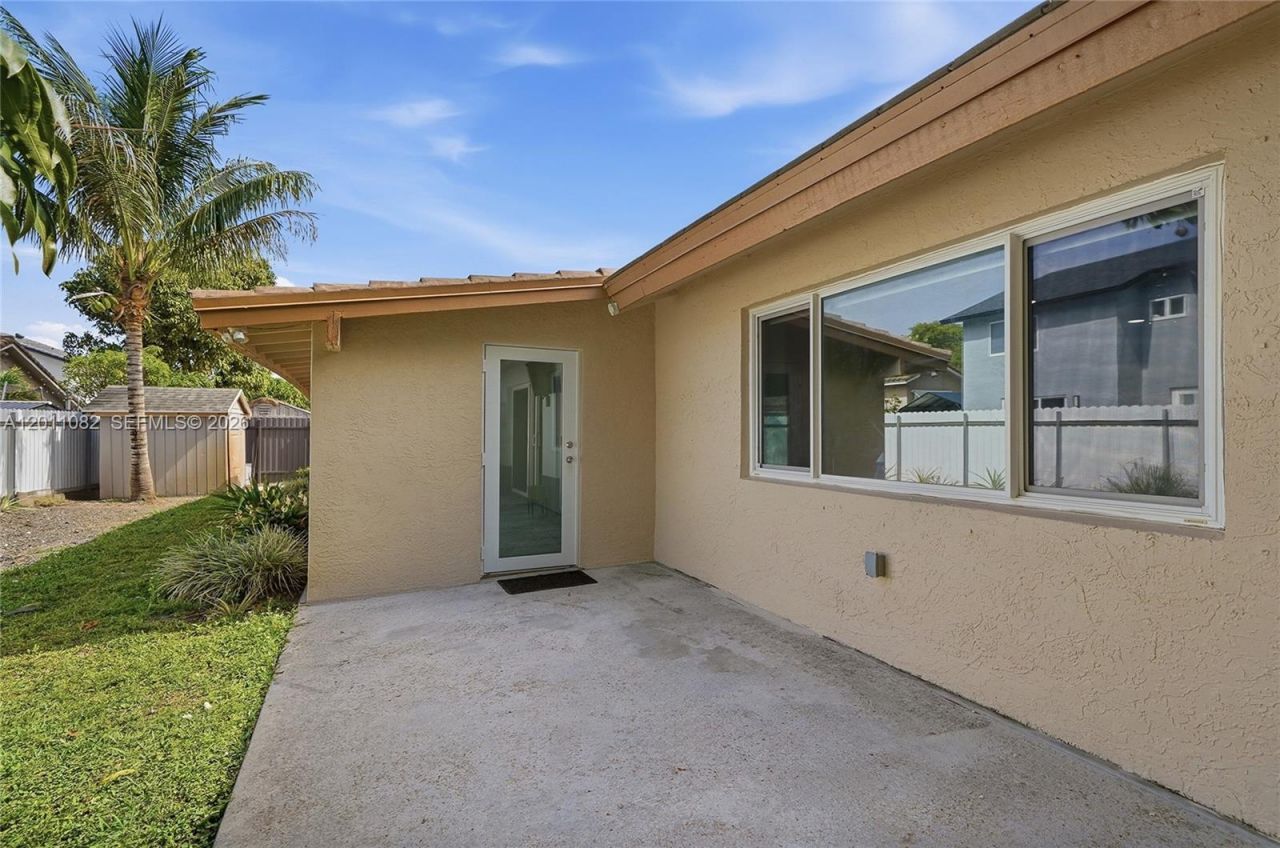 20102 NW 62nd Ave, Miami, FL 33015 Photo