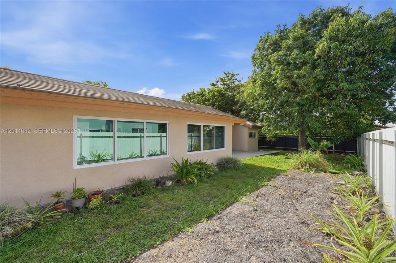 20102 NW 62nd Ave, Miami, FL 33015 Photo