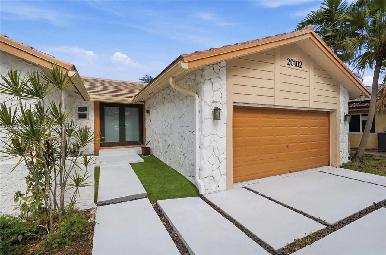 20102 NW 62nd Ave , Hialeah, FL 33015 Photo