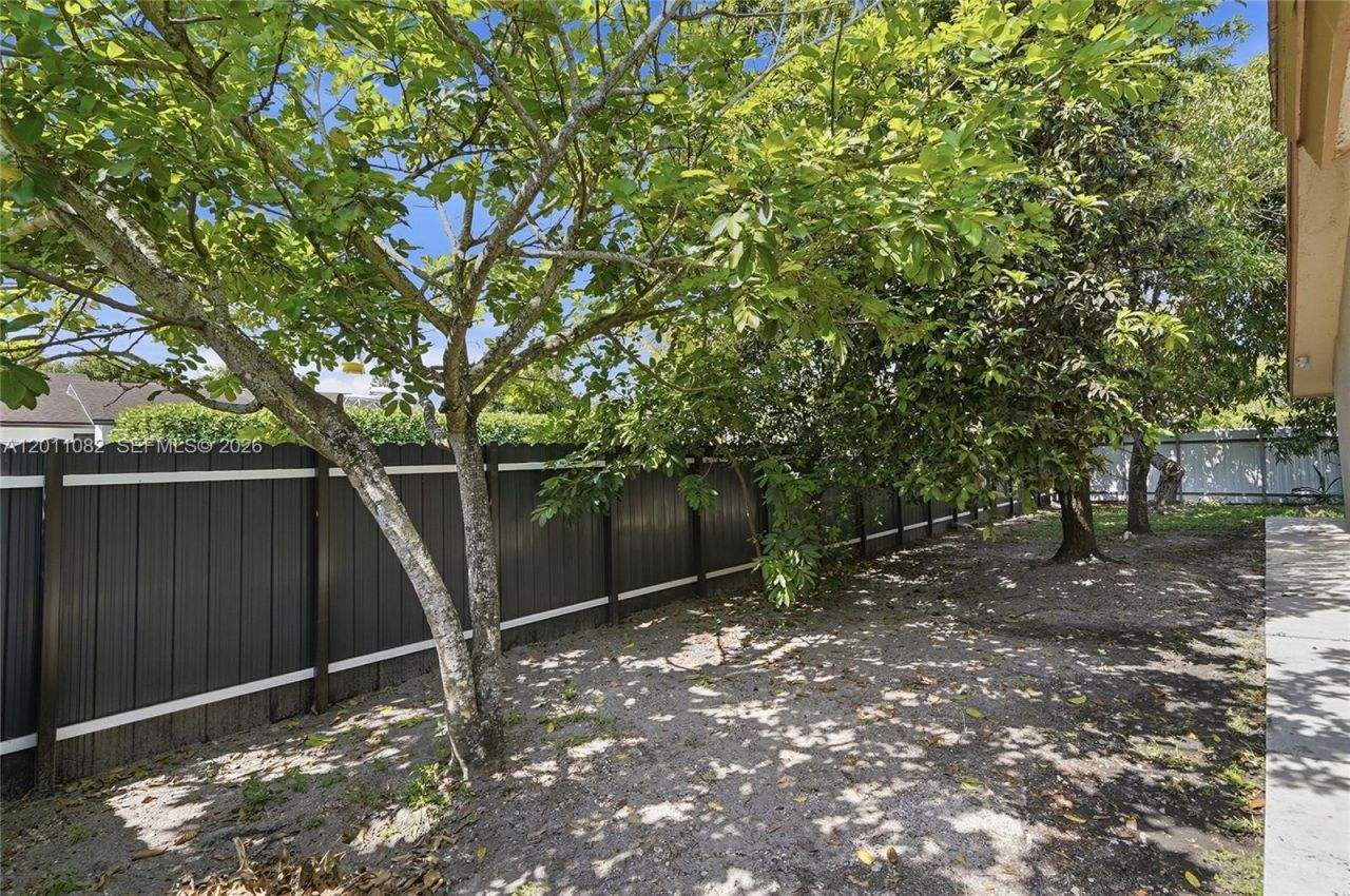 20102 NW 62nd Ave, Miami, FL 33015 Photo
