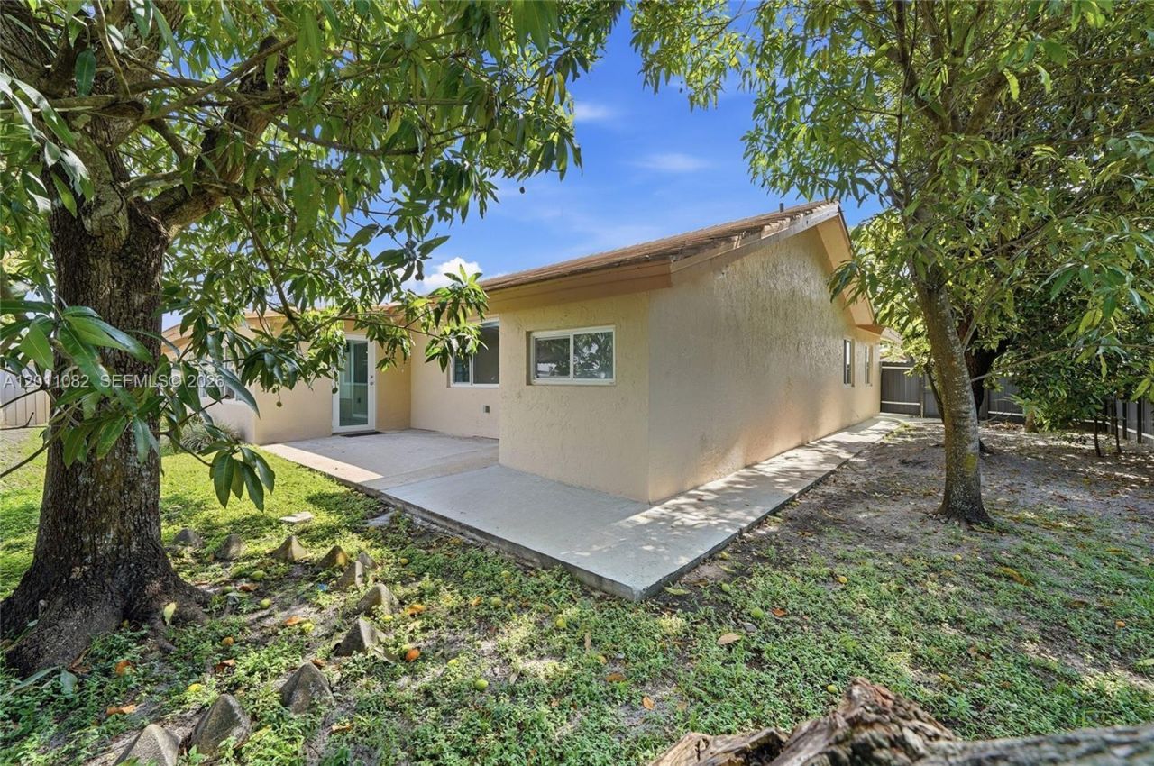 20102 NW 62nd Ave , Hialeah, FL 33015 Photo