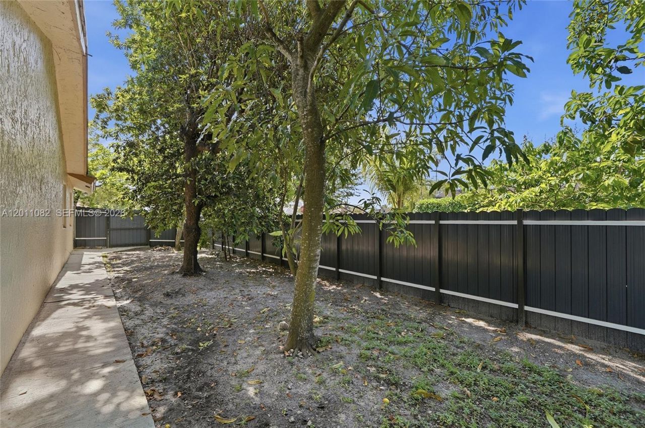 20102 NW 62nd Ave , Hialeah, FL 33015 Photo