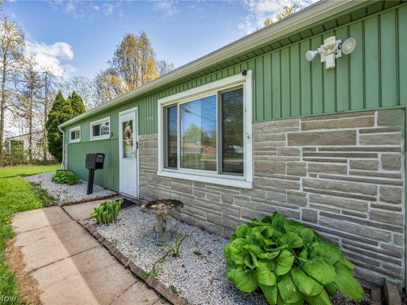 7090 Comanche Trail , Mentor, OH 44060 Photo 2