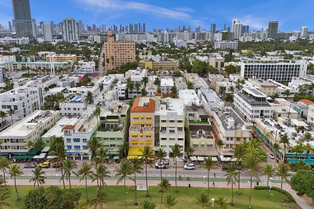 834 Ocean Drive, Unit 406, Miami Beach, FL 33139 Photo