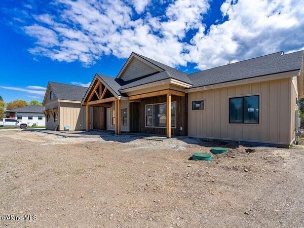 5712 N Davenport St, Dalton Gardens, ID 83815