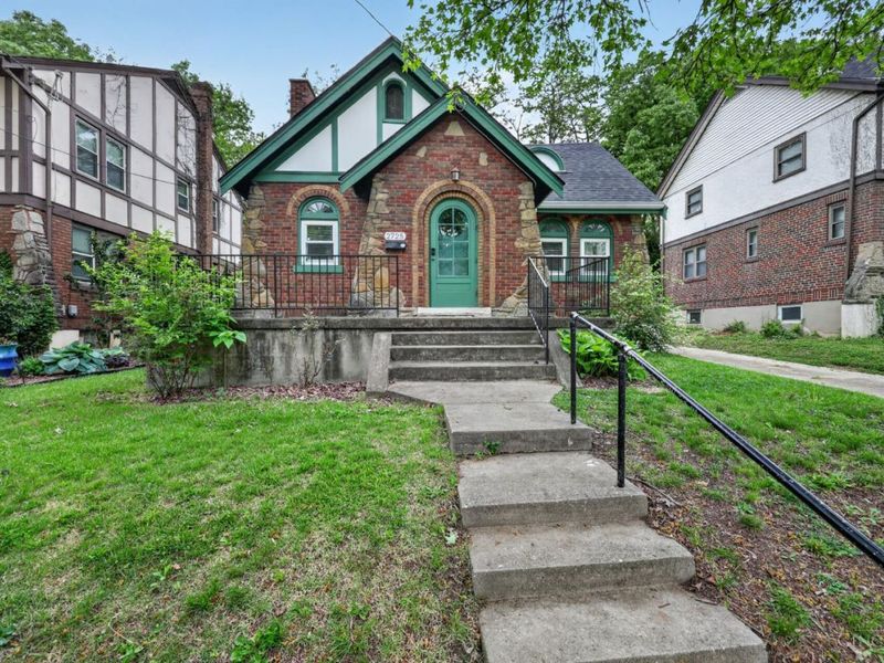 2725 Orland Avenue, Cincinnati, OH 45211 Photo 2
