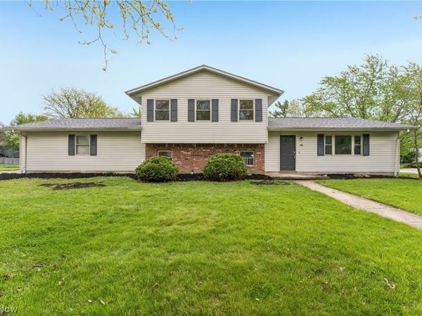 102 California Avenue , Elyria, OH 44035