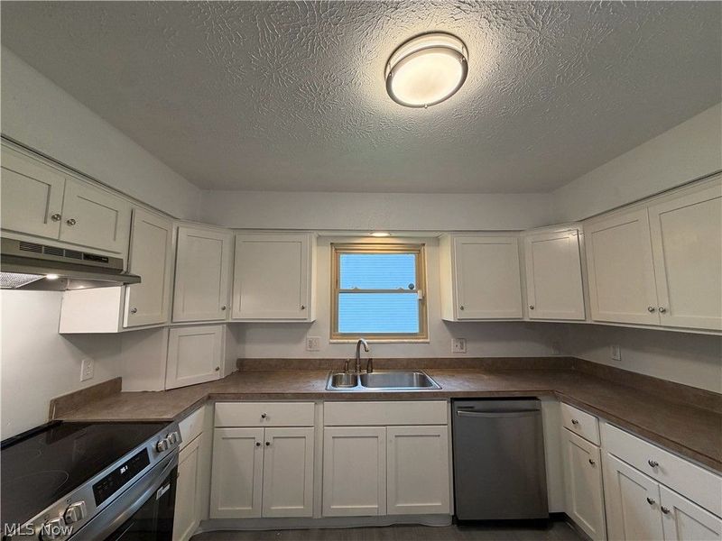 102 California Avenue , Elyria, OH 44035 Photo 7