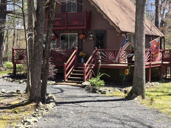 111 Yvonne Court, Dingmans Ferry, PA 18328