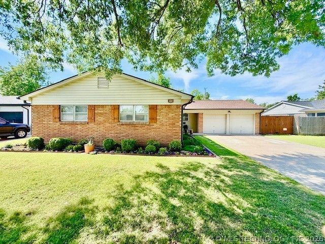 8556 E 32nd Street, Tulsa, OK 74145 Main Photo
