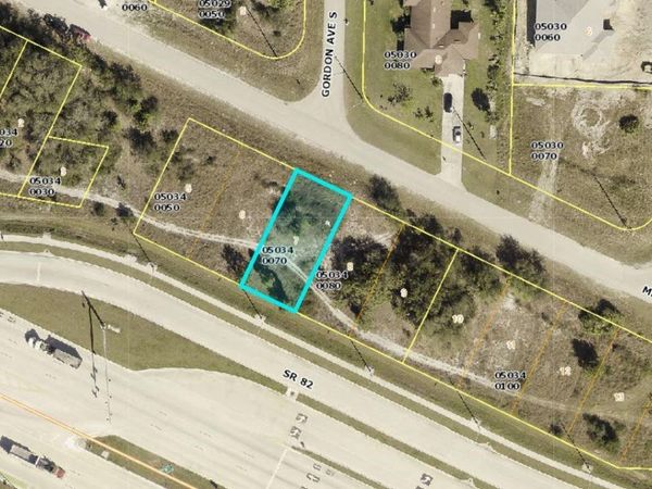 1112 MEADOW ROAD , LEHIGH ACRES, FL 33973