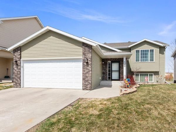 6089 55th Avenue S, Fargo, ND 58104