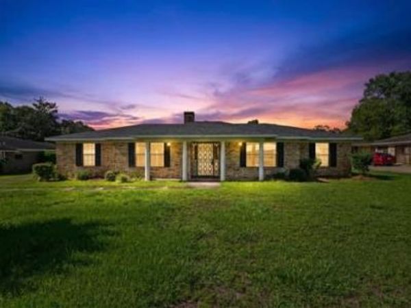 1911 Chase Drive, Saraland, AL 36571