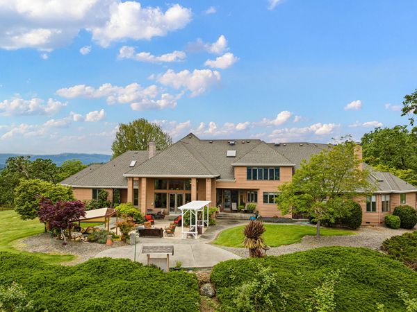 375 Bella Hills Lane, Roseburg, OR 97471